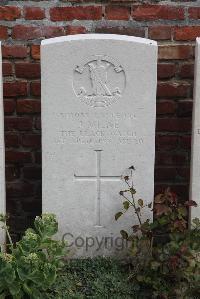 Le Cateau Military Cemetery - Milne, James