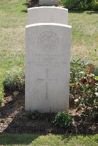 Le Cateau Military Cemetery - Minnis, A