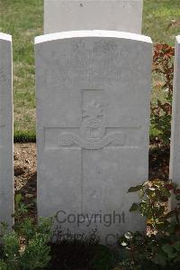 Le Cateau Military Cemetery - Mooney, J