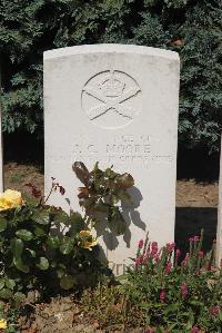 Le Cateau Military Cemetery - Moore, J C