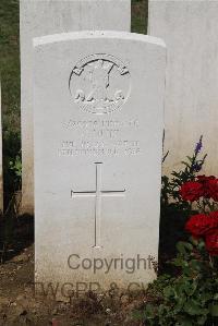 Le Cateau Military Cemetery - Muir, W