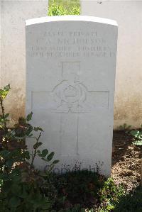 Le Cateau Military Cemetery - Nicholson, C A