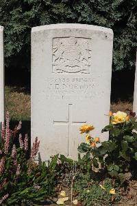 Le Cateau Military Cemetery - Norton, J E
