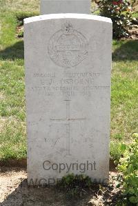 Le Cateau Military Cemetery - Osborne, E B