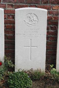 Le Cateau Military Cemetery - Osmon, M