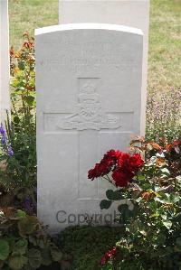 Le Cateau Military Cemetery - Palmer, W H