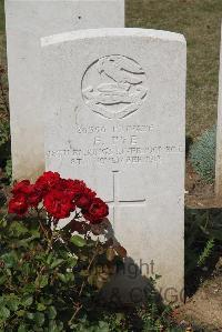Le Cateau Military Cemetery - Pye, E