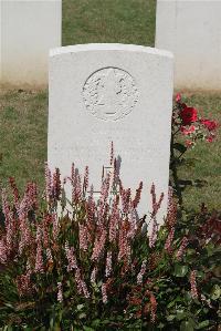 Le Cateau Military Cemetery - Riach, Walter Hamilton
