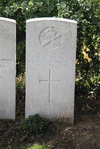 Le Cateau Military Cemetery - Richards, A D M