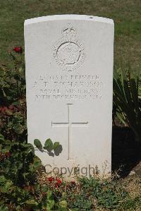 Le Cateau Military Cemetery - Richardson, A T