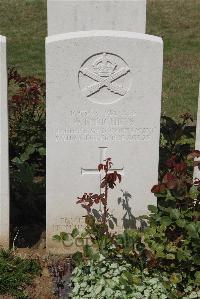 Le Cateau Military Cemetery - Richens, W H
