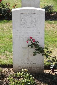 Le Cateau Military Cemetery - Robertson, Charles William
