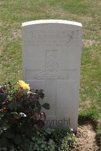 Le Cateau Military Cemetery - Robinson, Harold Robert