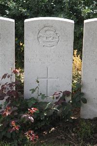 Le Cateau Military Cemetery - Robinson, John Percy