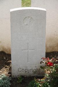 Le Cateau Military Cemetery - Salmon, H A
