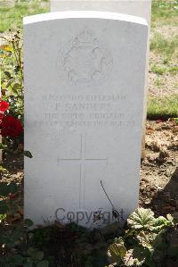 Le Cateau Military Cemetery - Sanders, Percy