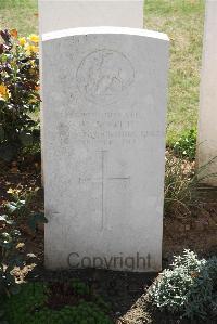 Le Cateau Military Cemetery - Scott, W