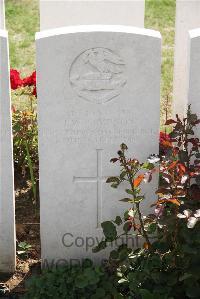 Le Cateau Military Cemetery - Simpson, J W
