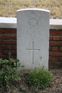 Le Cateau Military Cemetery - Sinfield, T H