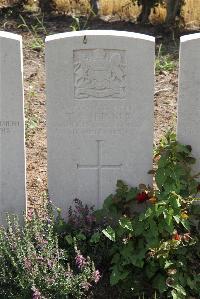 Le Cateau Military Cemetery - Skinner, T E