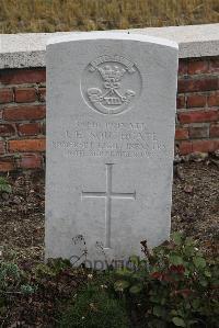 Le Cateau Military Cemetery - Southgate, J E