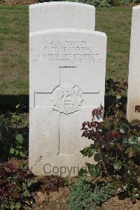 Le Cateau Military Cemetery - Spalding, G H