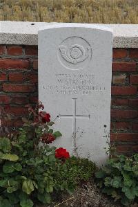 Le Cateau Military Cemetery - Stanton, W