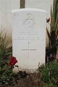 Le Cateau Military Cemetery - Stone, A E