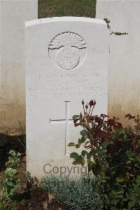 Le Cateau Military Cemetery - Stone, William Charles