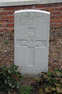 Le Cateau Military Cemetery - Stuart, John