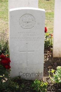 Le Cateau Military Cemetery - Sutton, J