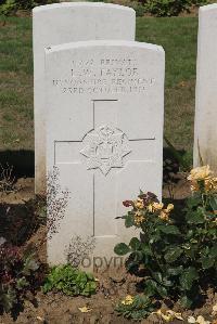 Le Cateau Military Cemetery - Taylor, L W