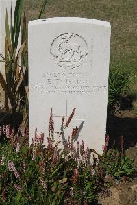Le Cateau Military Cemetery - Tomkins, E