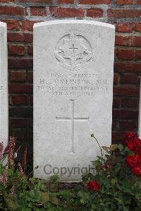 Le Cateau Military Cemetery - Tomlinson, H