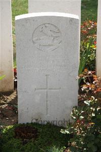 Le Cateau Military Cemetery - Townsend, W J