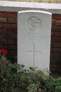 Le Cateau Military Cemetery - Treadwell, S