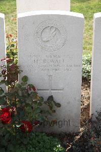 Le Cateau Military Cemetery - Wall, H B
