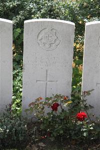 Le Cateau Military Cemetery - Watts, Charles Edwin
