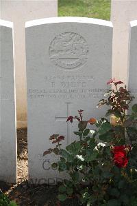 Le Cateau Military Cemetery - White, Percival