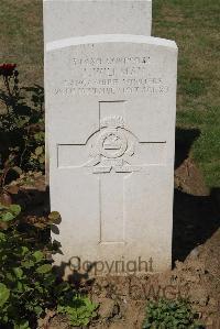 Le Cateau Military Cemetery - Willman, J
