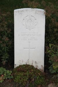 Le Cateau Military Cemetery - Witherington, A