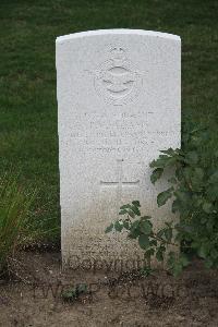 Hanover War Cemetery - Adams, Peter Maurice