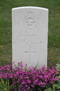 Hanover War Cemetery - McGregor, Roderick