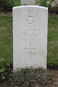 Hanover War Cemetery - Menary, Basil Hughes