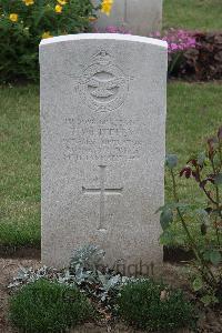 Hanover War Cemetery - Whiteley, Thomas