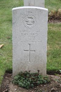 Hanover War Cemetery - Wiles, Laurence Henry Victor