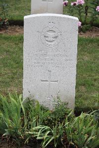 Hanover War Cemetery - Williamson, John Paul