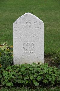 Hanover War Cemetery - Wiszniewski, J L M