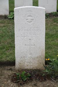 Hanover War Cemetery - Woolnough, Ronald Clifford