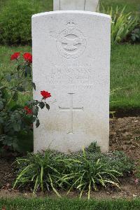 Hanover War Cemetery - Wyness, Louis Henry